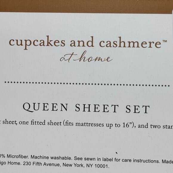 Cupcakes and Cashmere Queen Sheet Set Christmas Bows Ornaments Holiday NEW - Picture 8 of 8